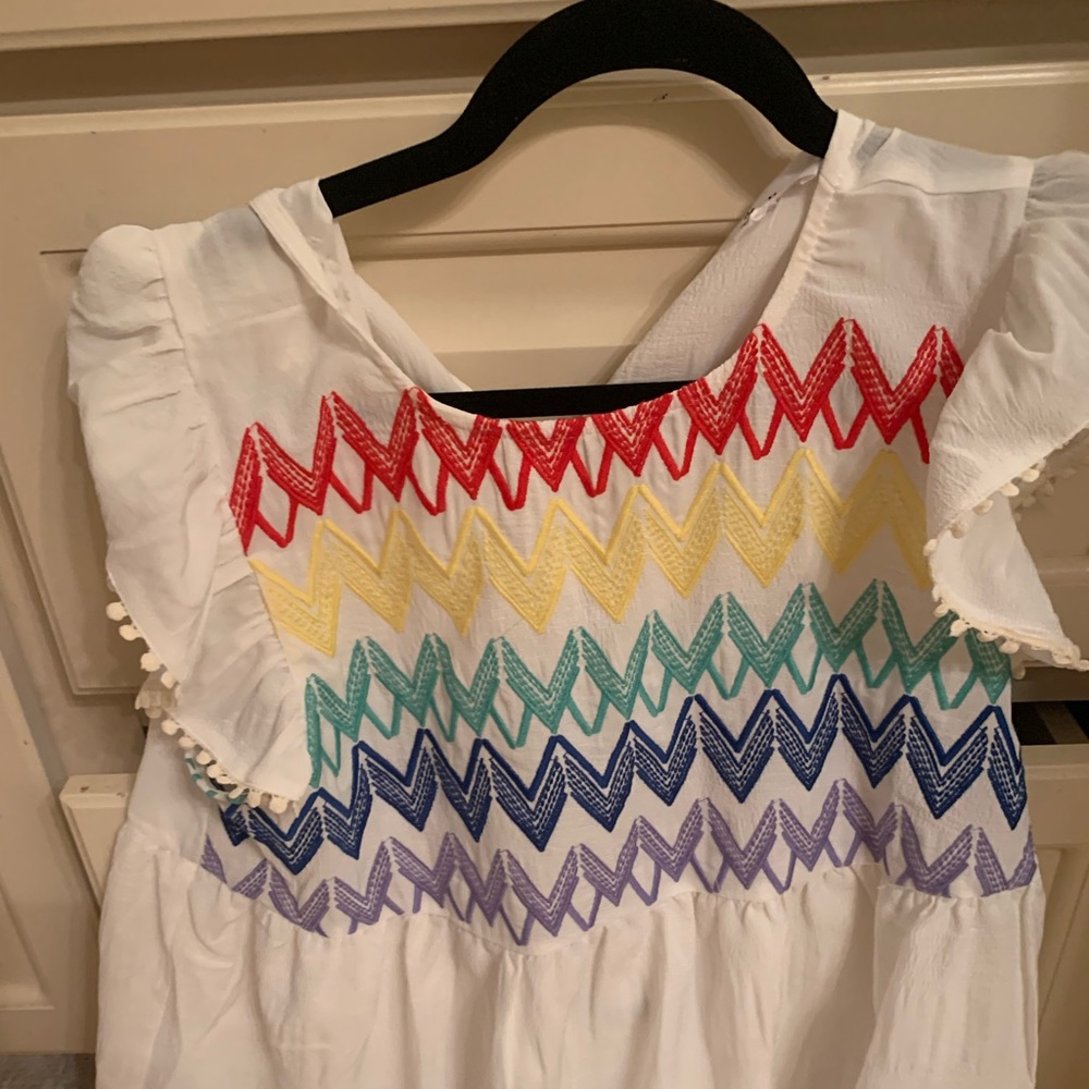 White THML top with colorful print- never been worn